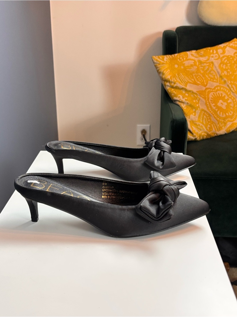 Black Satin Pointed-Toe Knot Mules BEACH - Picture 3 of 6
